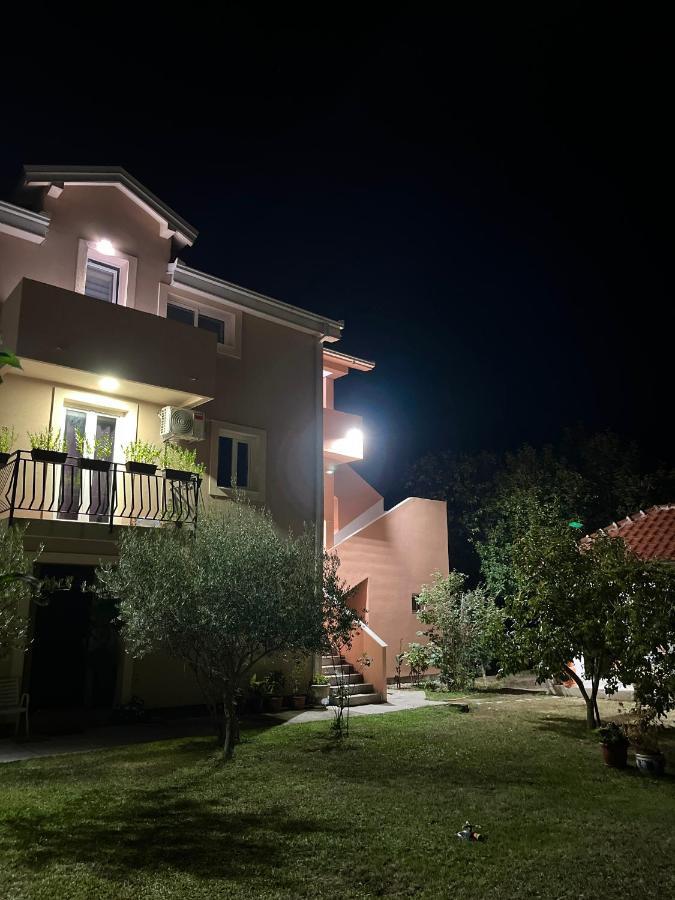 Apartments Two Olives Cattaro Esterno foto