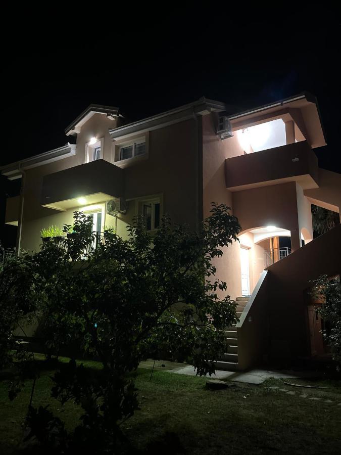 Apartments Two Olives Cattaro Esterno foto